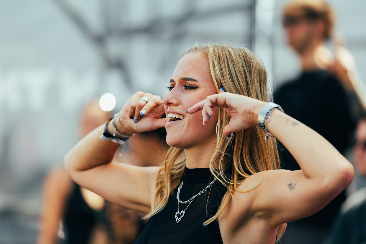 Loading... just a sec